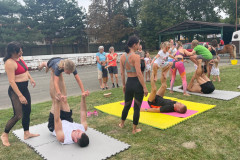 Vystoupení Acroyoga Olomouc -  s dětmi.