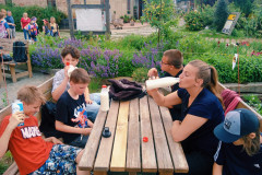 Třída testuje kravské mléko.