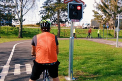 Chlapec na kole na dopravním hřišti.