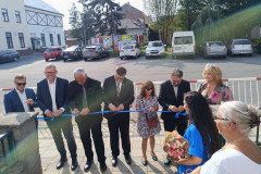 Slavnostní otevření stříhání pásky.