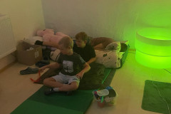 Chlapci ve snoezelenu.