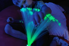 Chlapec ve snoezelenu.