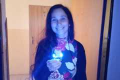 Paní ředitelka s modrým světýlkem.