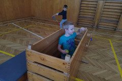 Žáci v tělocvičně.