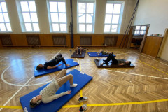 Cviky na posilování břicha a zad.