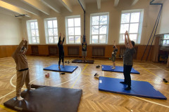 Protahování na žiněnkách.