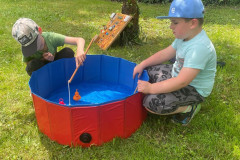 Hrátky v malém bazénku.