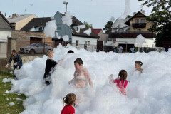 Hrátky v hasičské pěně.