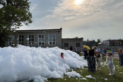 Hrátky v hasičské pěně.