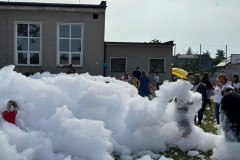 Hrátky v hasičské pěně.