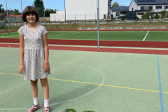 Dívka se svým jménem z přírodnin.