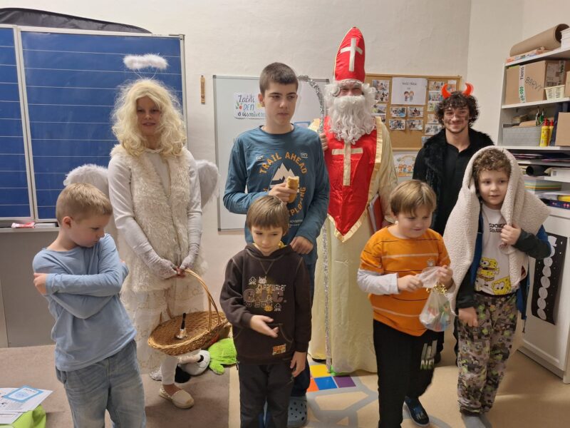 Školou chodil Mikuláš Školou chodil Mikuláš