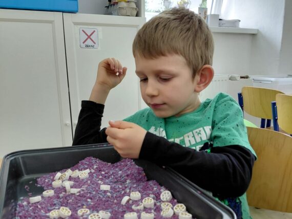 V družině všemi smysly